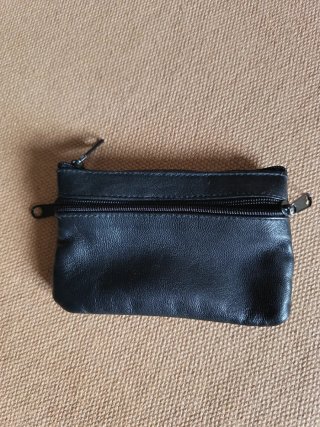 Monedero de piel negro con 3 departamentos