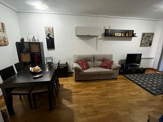 Mesa comedor, sillón y sillas