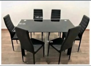 Mesa de comedor negra y 6 sillas de polipiel