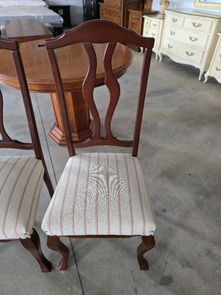 MESA REDONDA EXTENSIBLE Y SILLAS ☎️683469031☎️