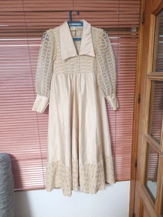 Disfraz Vestido largo beige y dorado,princesa