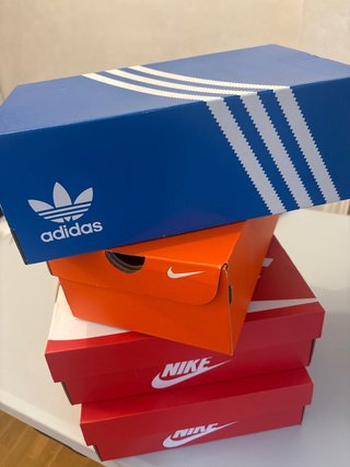 Lote de 4 Cajas de Zapatillas Nike y Adidas