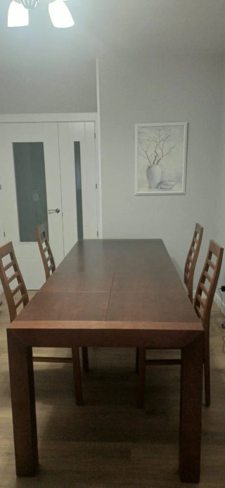 Conjunto Mesa de Madera y 4 Sillas