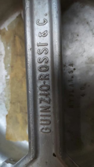 Lechera o cántara de leche de aluminio antigua.