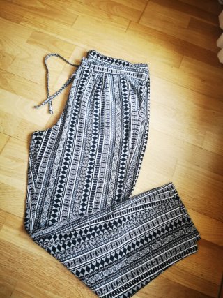 Pantalón Estampado Geométrico