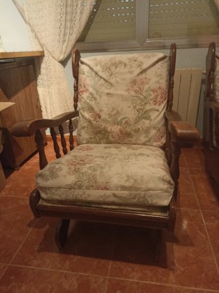 2 Vecchie Poltrone a Dondolo in Legno