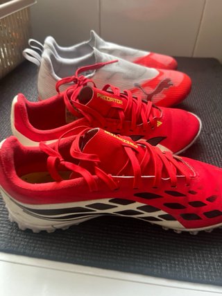 2 Pares de Botas de Fútbol