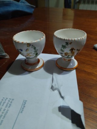 Set di 2 uova in ceramica decorate