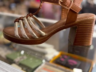 Sandalias Melody Talla 36 Marrón y Dorado