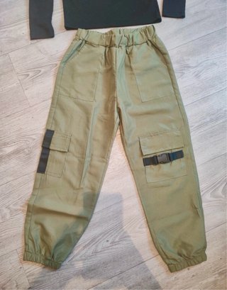 Conjunto de Pantalón Cargo y Camiseta