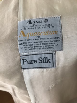 Gabardina Aquascutum Beige caballero en pura seda.
