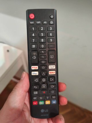 LG Smart TV 32" Full HD 32LM6370PLA + caja y mando