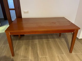 Mesa de comedor de madera
