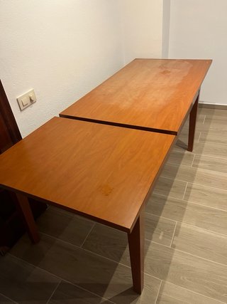 Mesa de comedor de madera