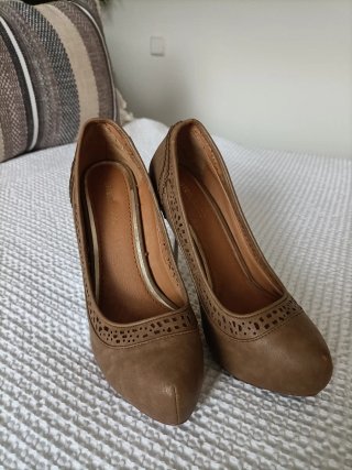 Zapatos de Tacón Alto Beige