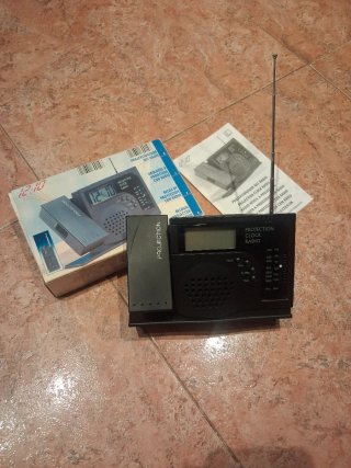 Reloj Despertador con Radio y Proyector