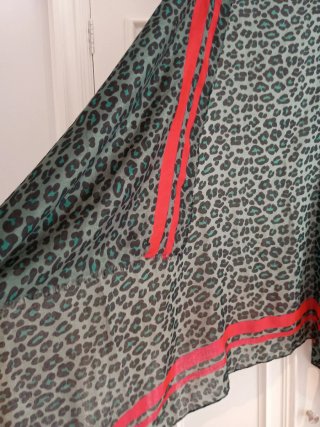 Foulard estampado animal print verde