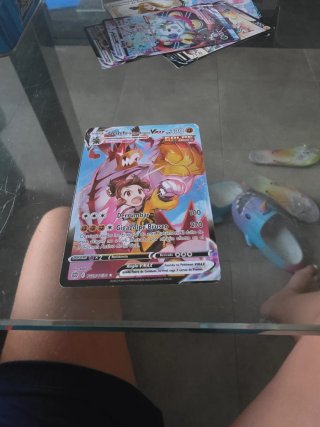Carta Pokémon Urshifu Golpe Brusco VMAX