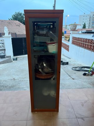 Vitrina vertical madera y cristal