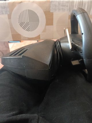 Volante Ferrari con pedales y mesa