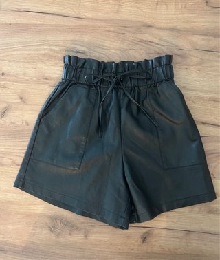 Shorts de polipiel negro talla XS/34