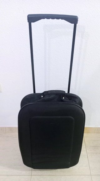 Maleta trolley negra con ruedas
