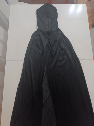 Disfraz capa negra con capucha
