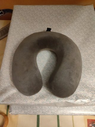 Cojín de cuello para viaje gris