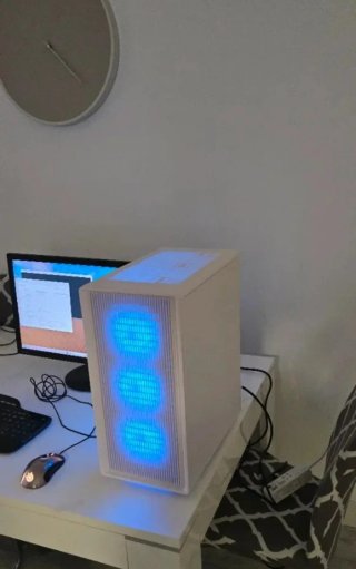 PC Gaming Potente Blanco y Azul