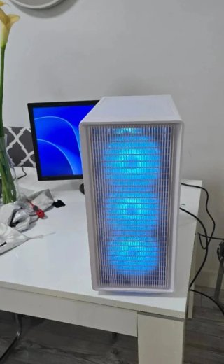 PC Gaming Potente Blanco y Azul