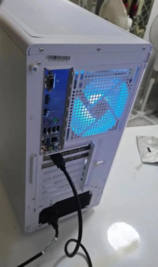 PC Gaming Potente Blanco y Azul