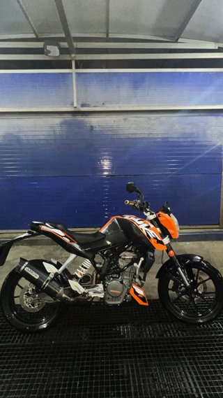 KTM Duke 125 Negra y Naranja