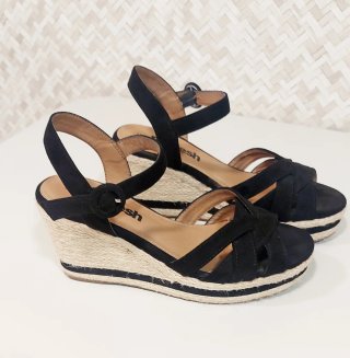 Sandalias de cuña Refresh negras