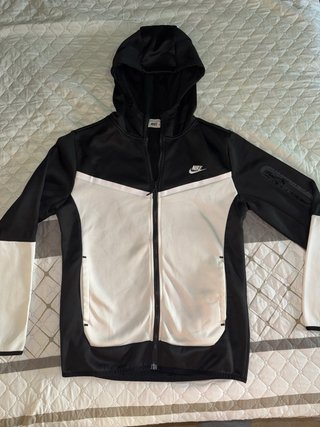 Chaqueta Nike Tech Fleece Negra y Blanca