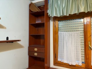 URGE VENTA Mueble de madera con vitrina y cajones