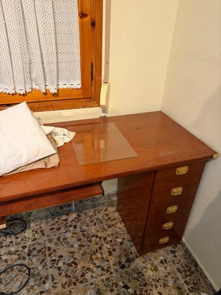URGE VENTA Mueble de madera con vitrina y cajones