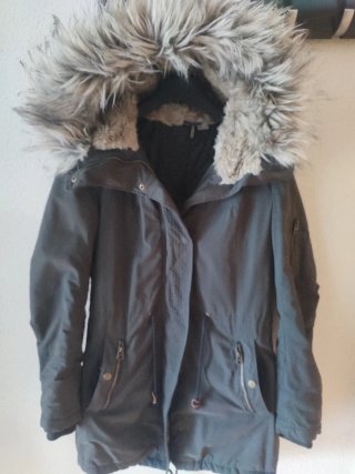Abrigo parka de H&M con pelo
