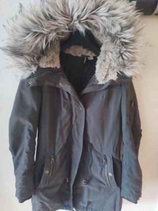 Abrigo parka de H&M con pelo