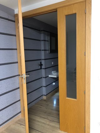 Puerta doble madera con cristal interior