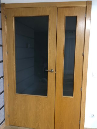 Puerta doble madera con cristal interior