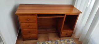 Escritorio de Madera con Cajones