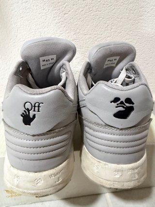 Zapatillas Off-White grises y blancas