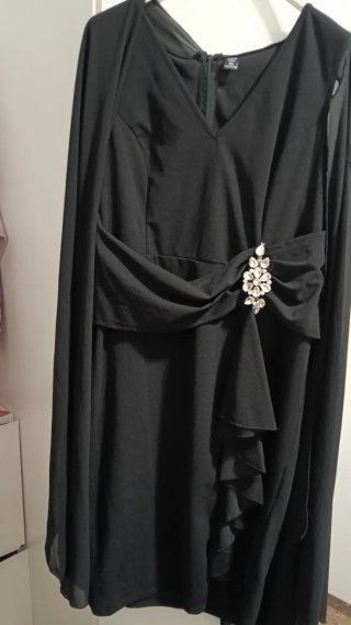 Vestido de fiesta negro con pedrería