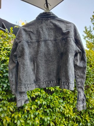 Cazadora vaquera gris Zara