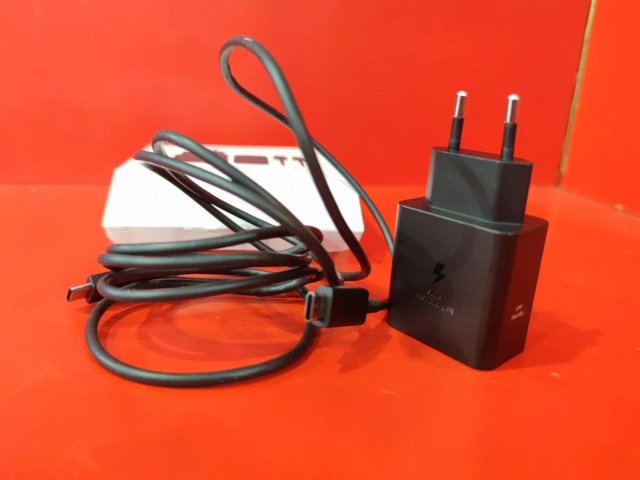 Samsung 45W Power Adapter + Usb-C