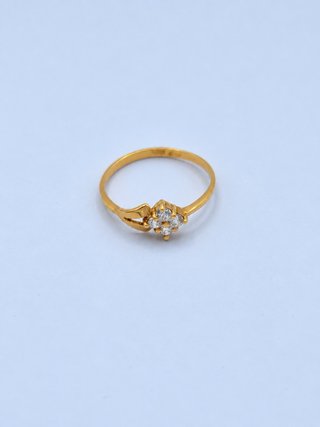 Anillo de Oro 18k con Flor de Circonitas