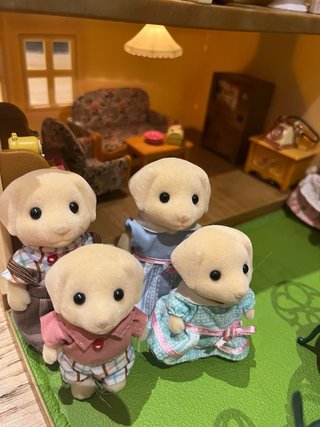 Casa de Luces Sylvanian Families con 3 Familias