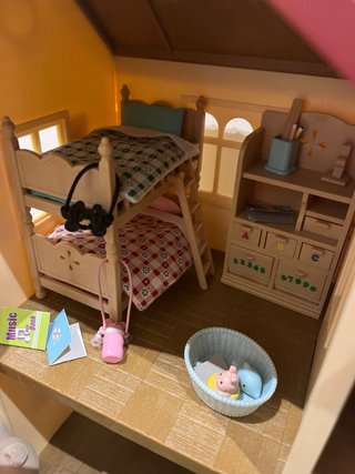 Casa de Luces Sylvanian Families con 3 Familias