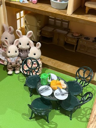 Casa de Luces Sylvanian Families con 3 Familias