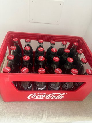 Caja de Coca-Cola con botellas